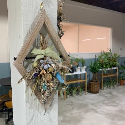 VINTAGE GARDEN WAREHOUSE